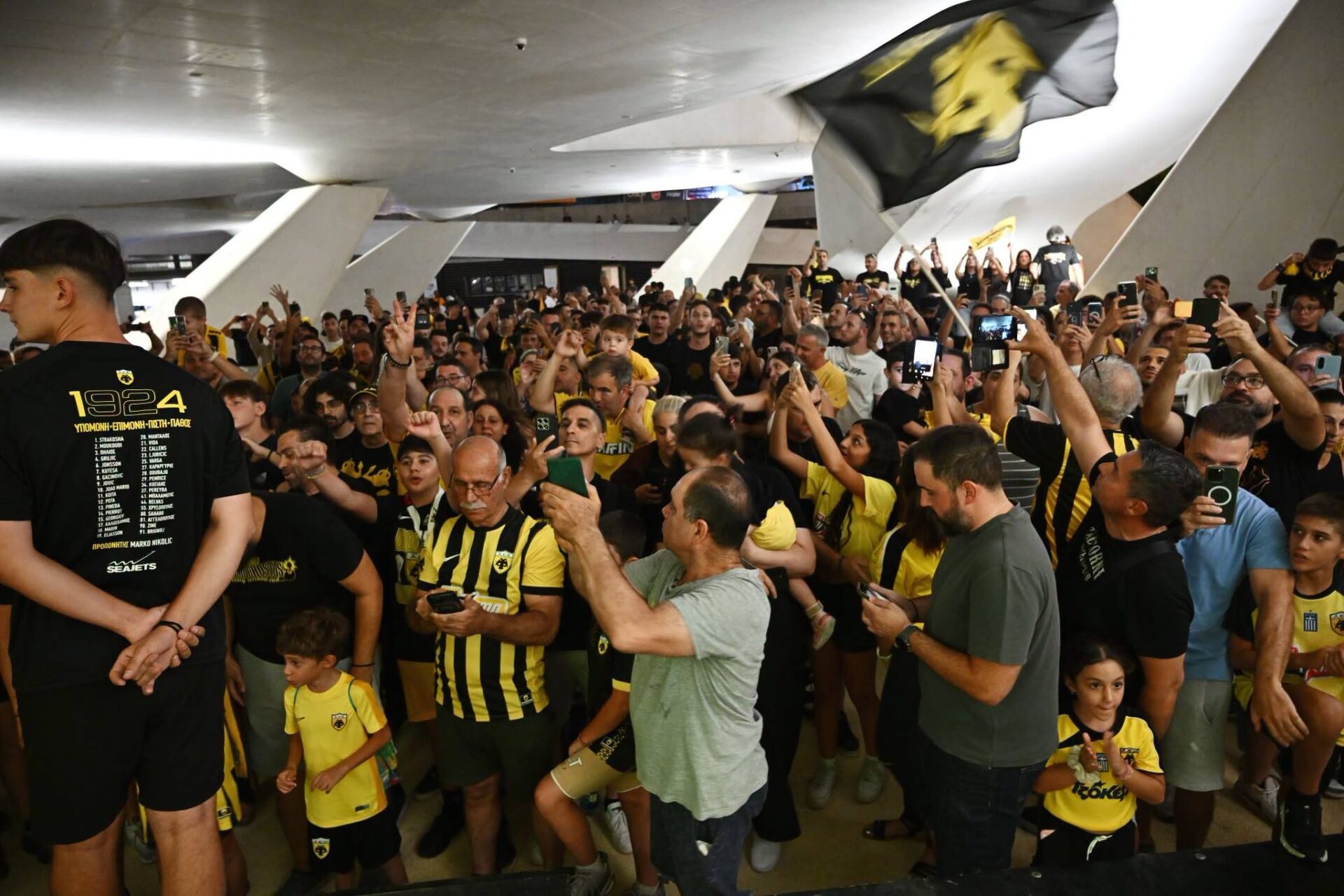 Πανικός και στην Λευκωσία για το τρόπαιο του πρωταθλήματος της ΑΕΚ!