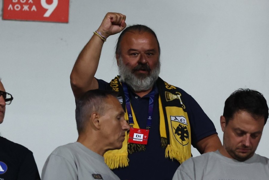 Στο πλευρό της ΑΕΚ ο Μάριος Ηλιόπουλος: Η στιγμή της άφιξής του στο «Βασίλ Λέφσκι»! (VIDEO)