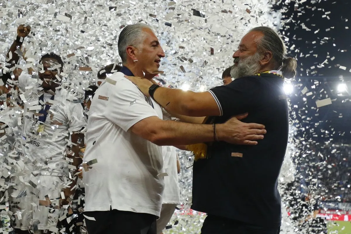 Η αποθέωση του ΟΦΗ στον Μάριο Ηλιόπουλο για το χειροκρότημα στο Super Cup (ΦΩΤΟ)