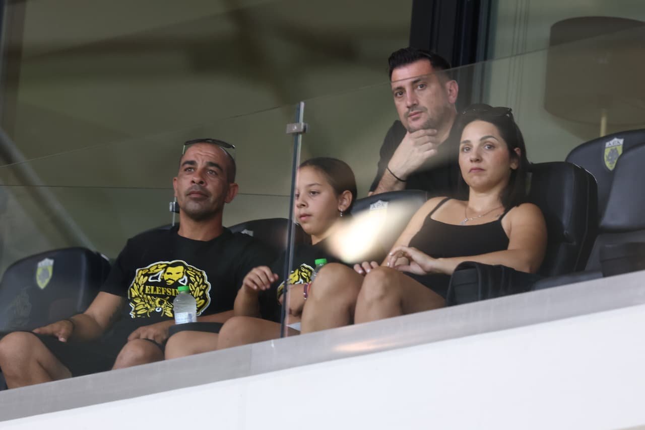 Η οικογένεια του Μιχάλη Κατσούρη στην Allwyn Arena – Η ξεχωριστή κίνηση της ΑΕΚ